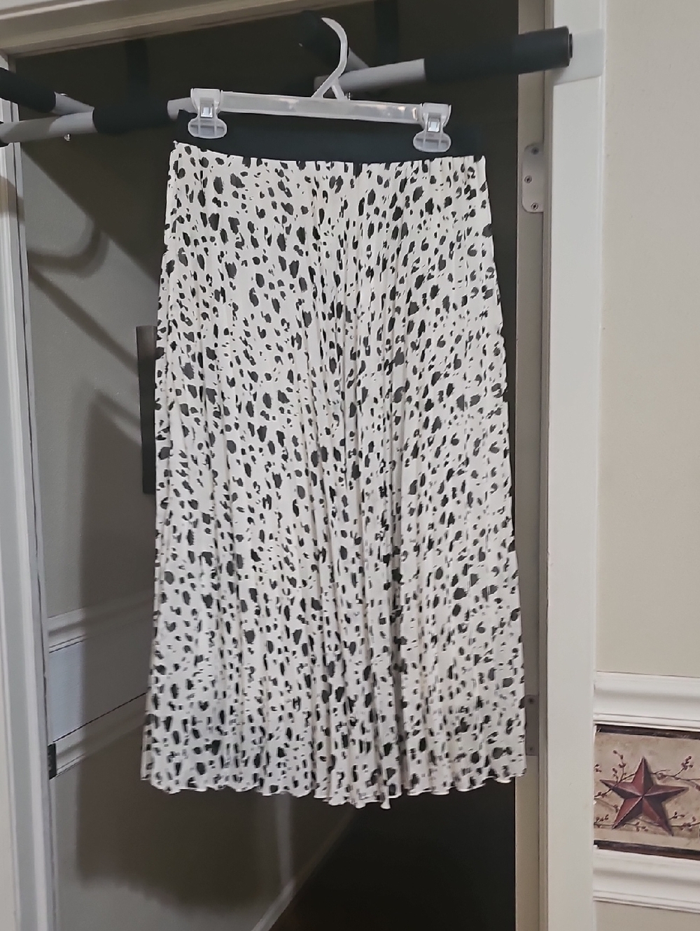 Pleated Midi Skirt in White with Black Spot Print Sz S